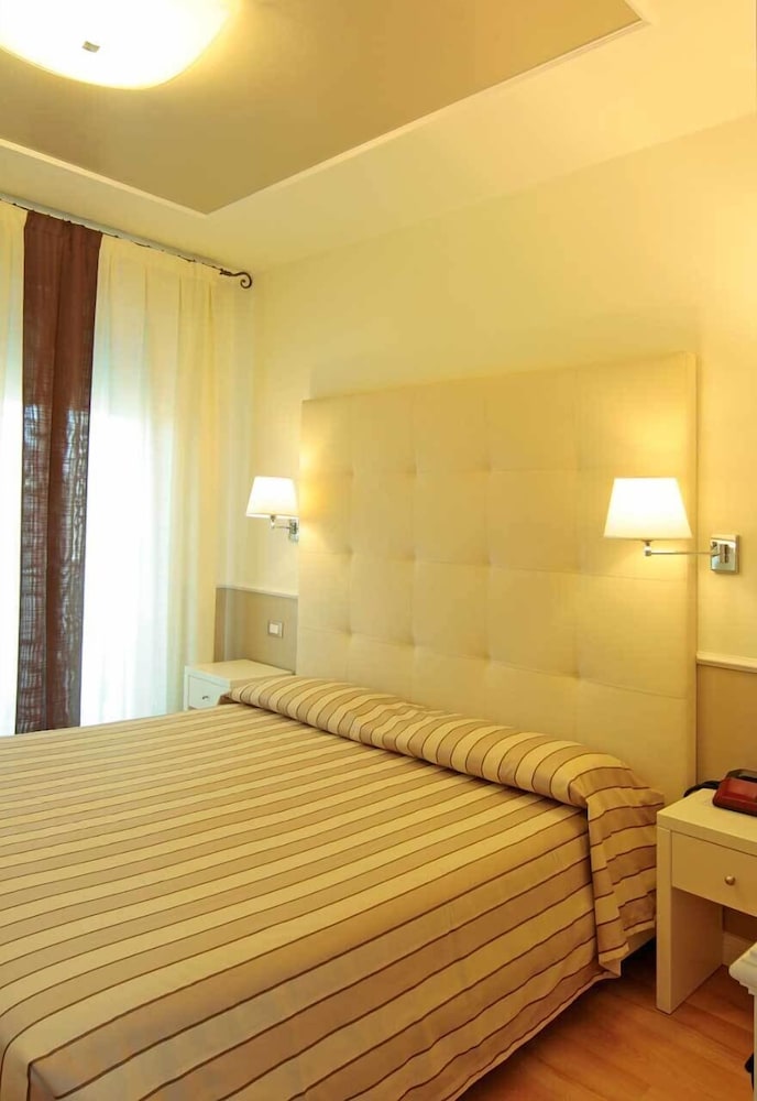 Hotel Le Soleil — Hotel rooms in Jesolo, Veneto