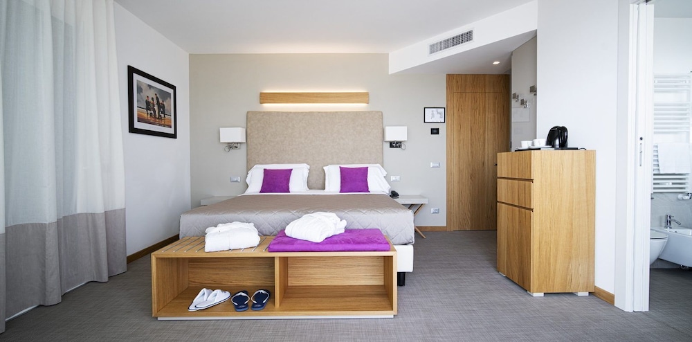 Hotel Le Soleil — Hotel rooms in Jesolo, Veneto