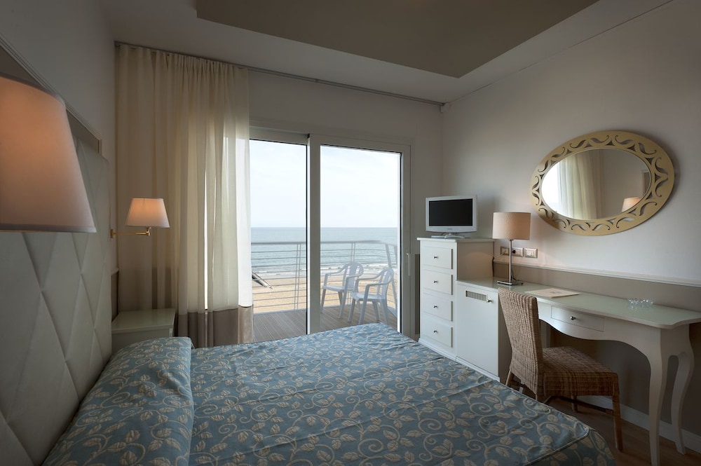 Hotel Le Soleil — Hotel rooms in Jesolo, Veneto