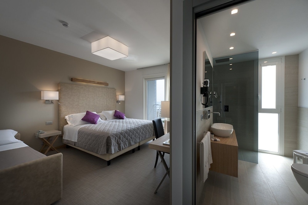 Hotel Le Soleil — Hotel rooms in Jesolo, Veneto