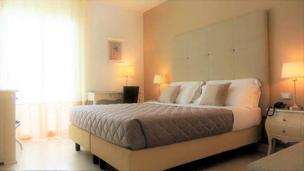Hotel Le Soleil — Hotel rooms in Jesolo, Veneto