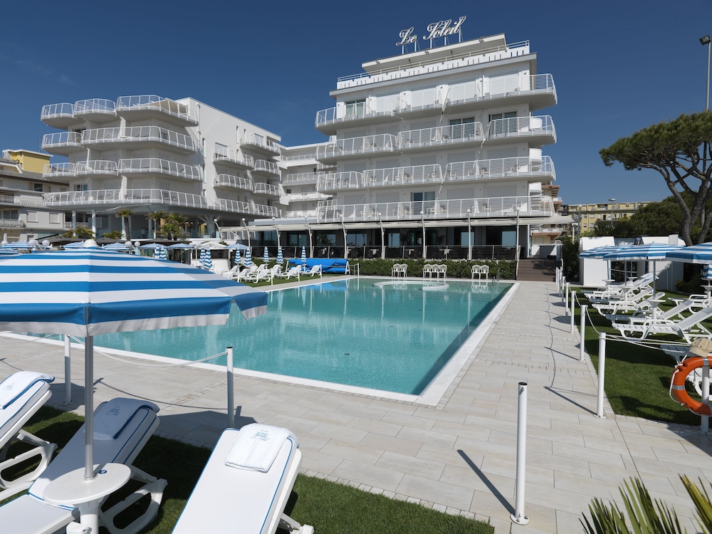 Hotel Le Soleil — Swimming pool in Jesolo, Veneto
