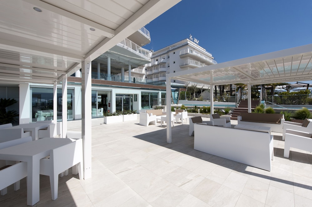 Hotel Le Soleil — Hotel building in Jesolo, Veneto