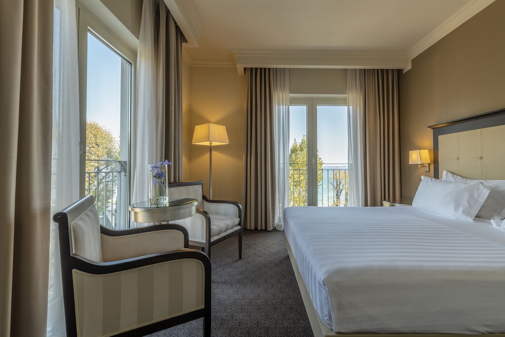 Villa Rosa Hotel — Hotel rooms in Desenzano del Garda, Lombardy
