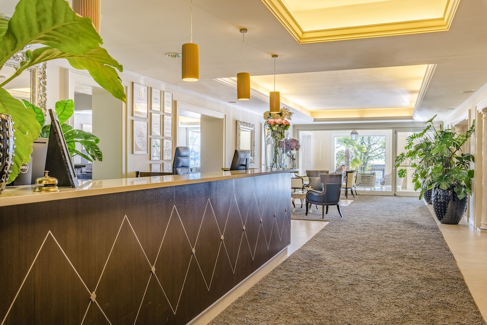 Villa Rosa Hotel — Hotel building in Desenzano del Garda, Lombardy