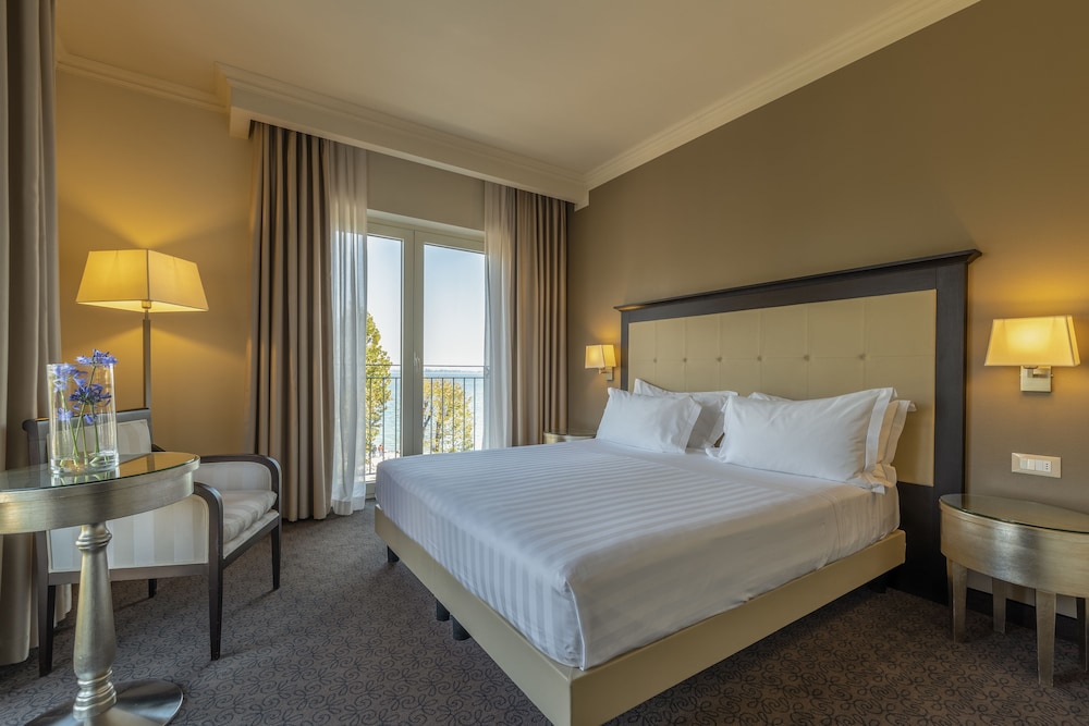 Villa Rosa Hotel — Hotel rooms in Desenzano del Garda, Lombardy