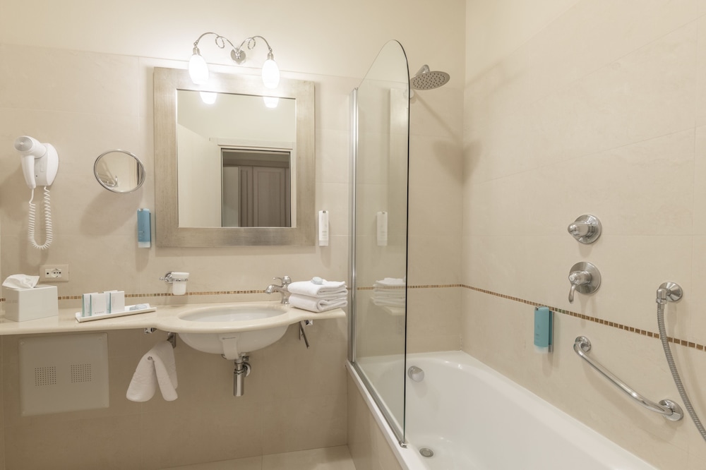 Villa Rosa Hotel — Hotel rooms in Desenzano del Garda, Lombardy