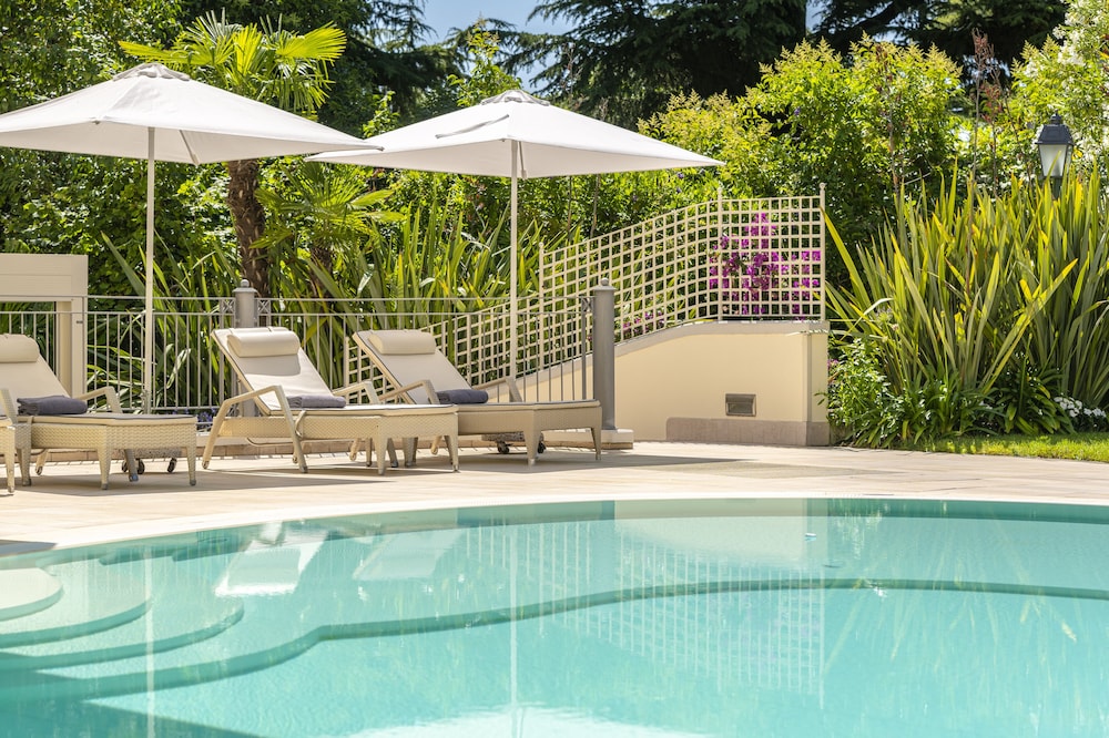 Villa Rosa Hotel — Swimming pool in Desenzano del Garda, Lombardy