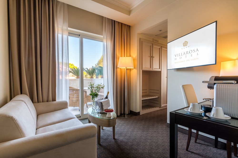 Villa Rosa Hotel — Hotel rooms in Desenzano del Garda, Lombardy