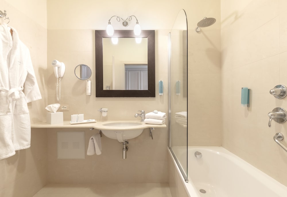 Villa Rosa Hotel — Hotel rooms in Desenzano del Garda, Lombardy