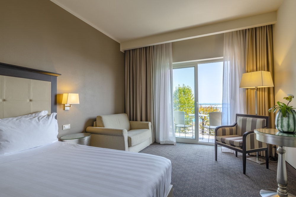 Villa Rosa Hotel — Hotel rooms in Desenzano del Garda, Lombardy