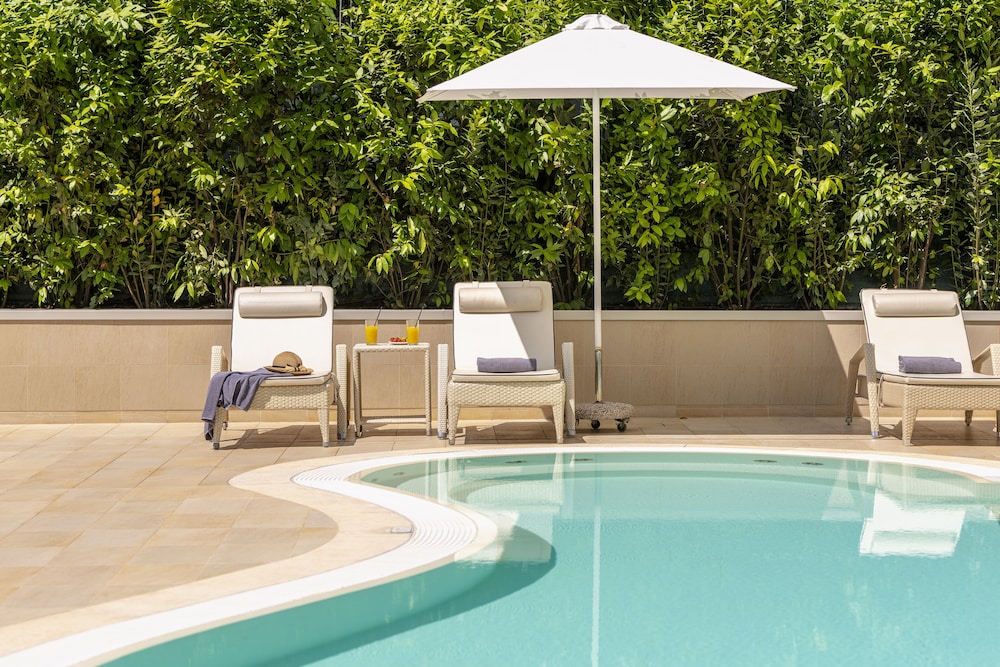 Villa Rosa Hotel — Swimming pool in Desenzano del Garda, Lombardy