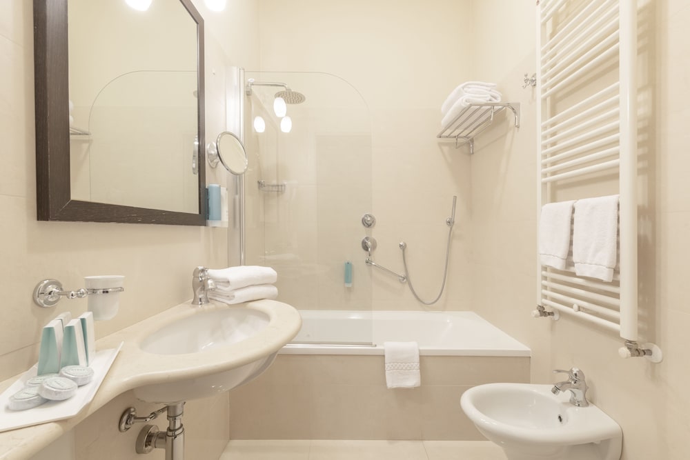 Villa Rosa Hotel — Hotel rooms in Desenzano del Garda, Lombardy