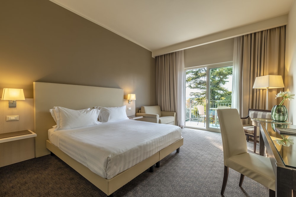 Villa Rosa Hotel — Hotel rooms in Desenzano del Garda, Lombardy