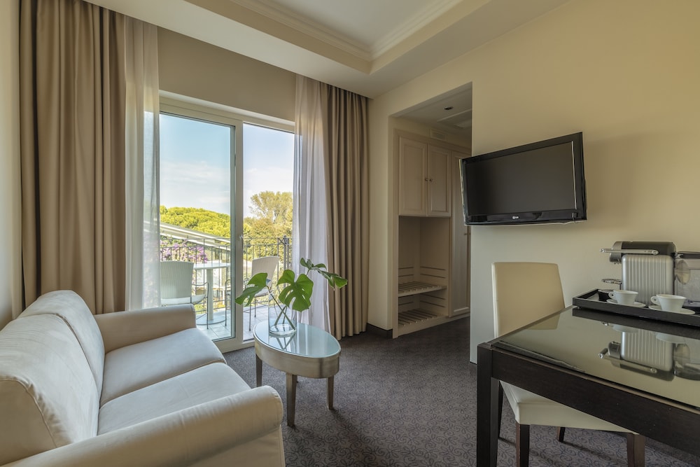 Villa Rosa Hotel — Hotel rooms in Desenzano del Garda, Lombardy