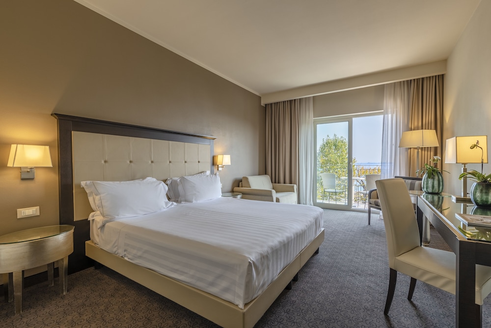 Villa Rosa Hotel — Hotel rooms in Desenzano del Garda, Lombardy