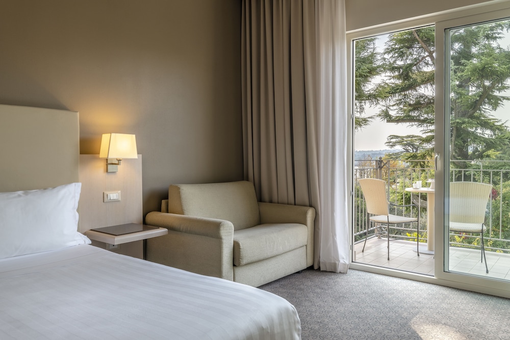 Villa Rosa Hotel — Hotel rooms in Desenzano del Garda, Lombardy