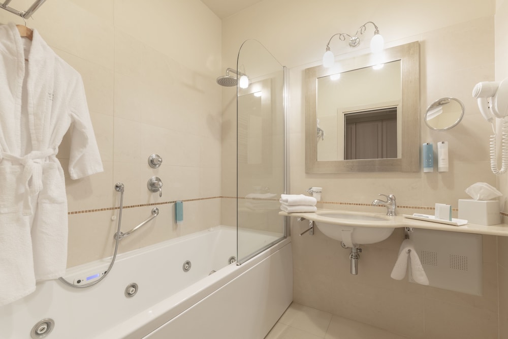 Villa Rosa Hotel — Hotel rooms in Desenzano del Garda, Lombardy