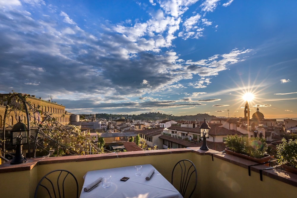 Hotel La Scaletta Al Ponte Vecchio — Restaurant & bars in Florence, Tuscany