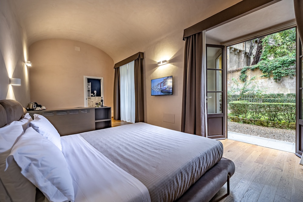 Hotel La Scaletta Al Ponte Vecchio — Hotel rooms in Florence, Tuscany