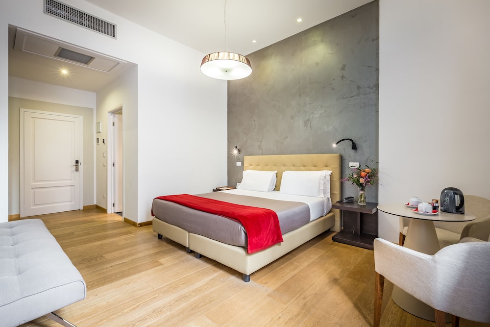 Hotel La Scaletta Al Ponte Vecchio — Hotel rooms in Florence, Tuscany