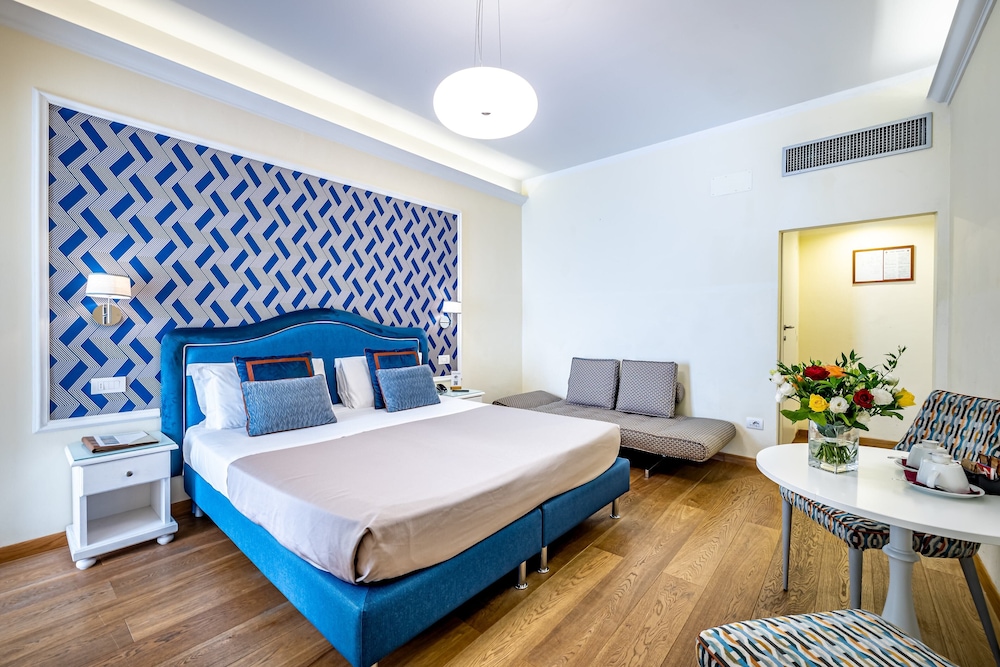 Hotel La Scaletta Al Ponte Vecchio — Hotel rooms in Florence, Tuscany