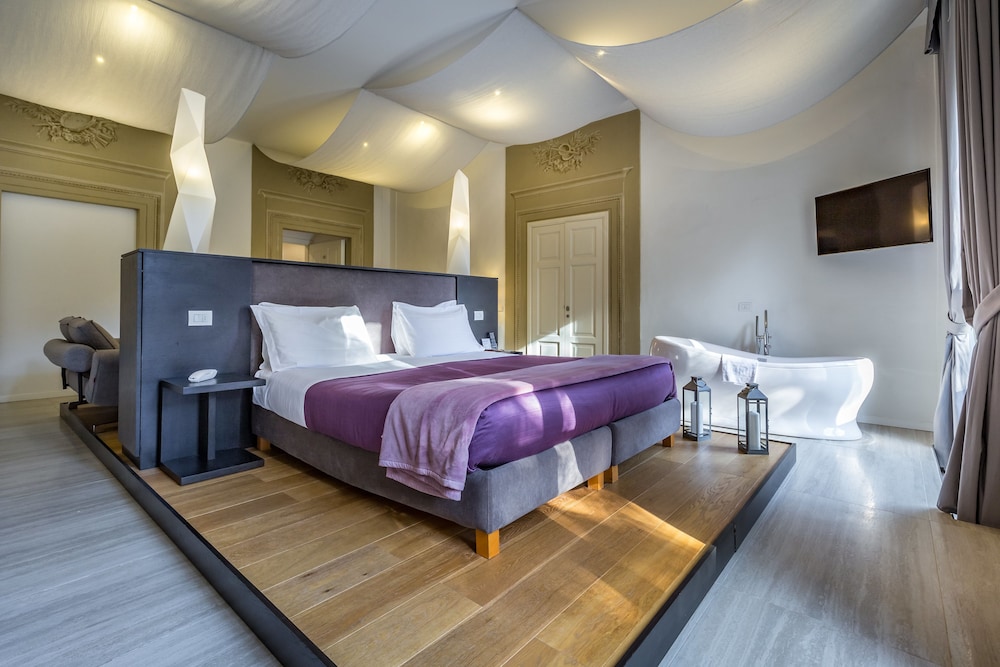 Hotel La Scaletta Al Ponte Vecchio — Hotel rooms in Florence, Tuscany