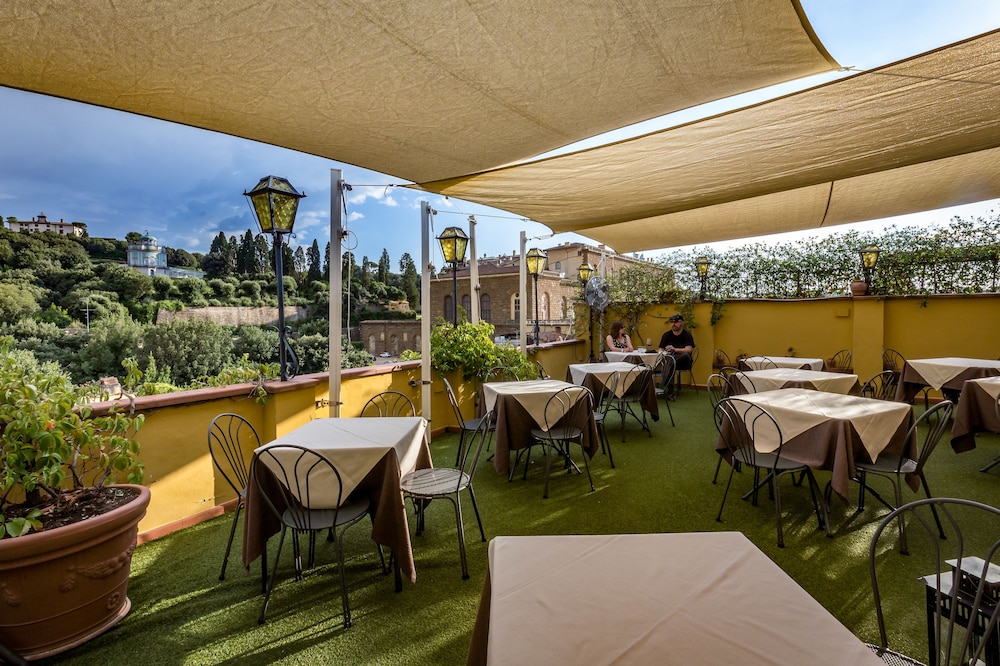Hotel La Scaletta Al Ponte Vecchio — Restaurant & bars in Florence, Tuscany