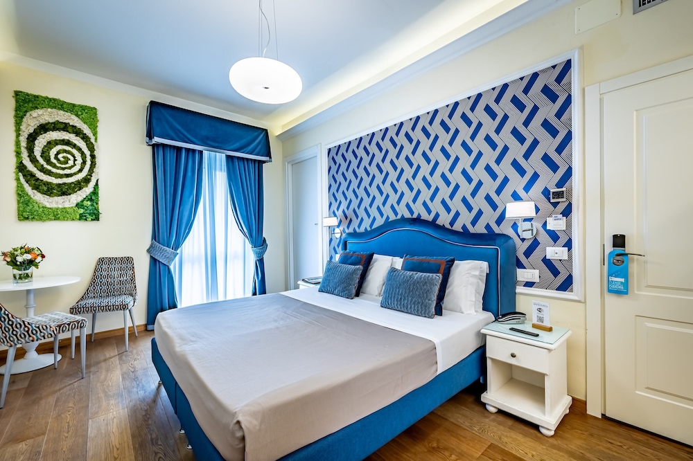 Hotel La Scaletta Al Ponte Vecchio — Hotel rooms in Florence, Tuscany