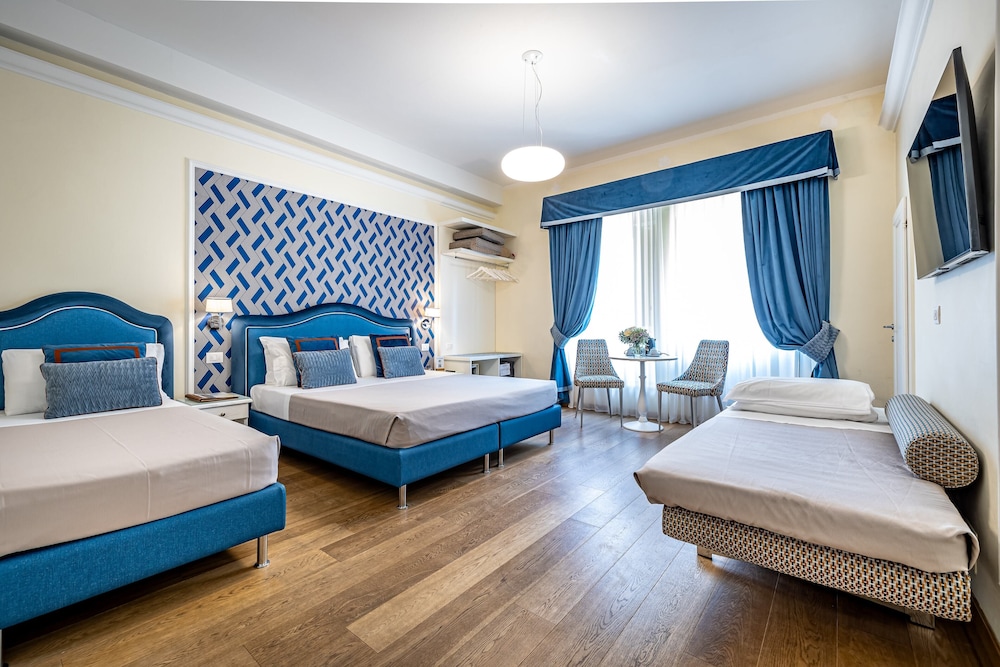 Hotel La Scaletta Al Ponte Vecchio — Hotel rooms in Florence, Tuscany