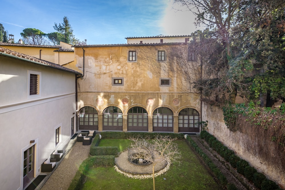Hotel La Scaletta Al Ponte Vecchio — Hotel building in Florence, Tuscany