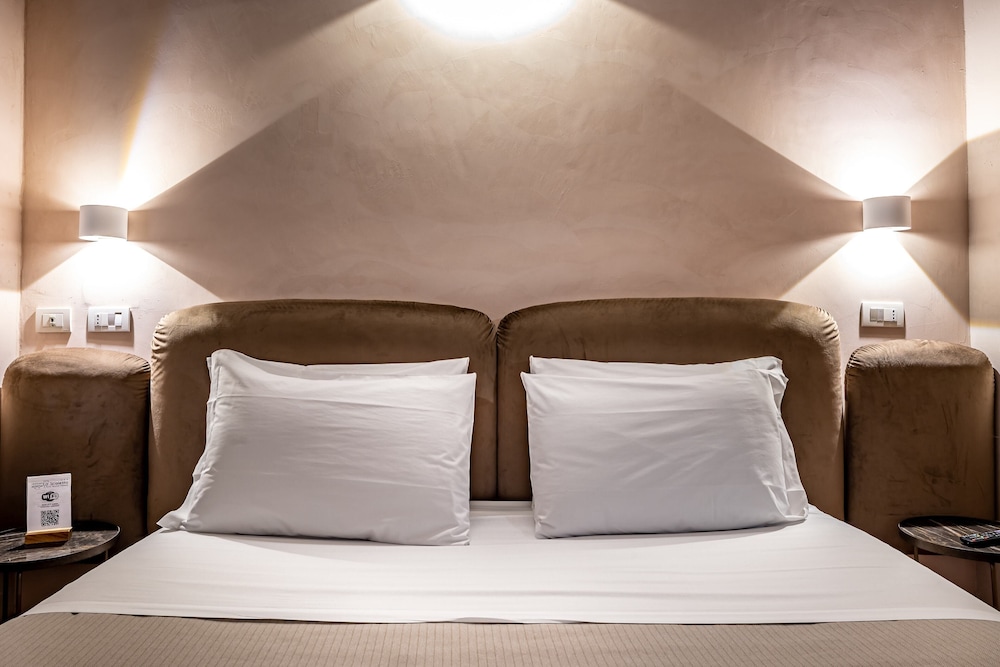 Hotel La Scaletta Al Ponte Vecchio — Hotel rooms in Florence, Tuscany