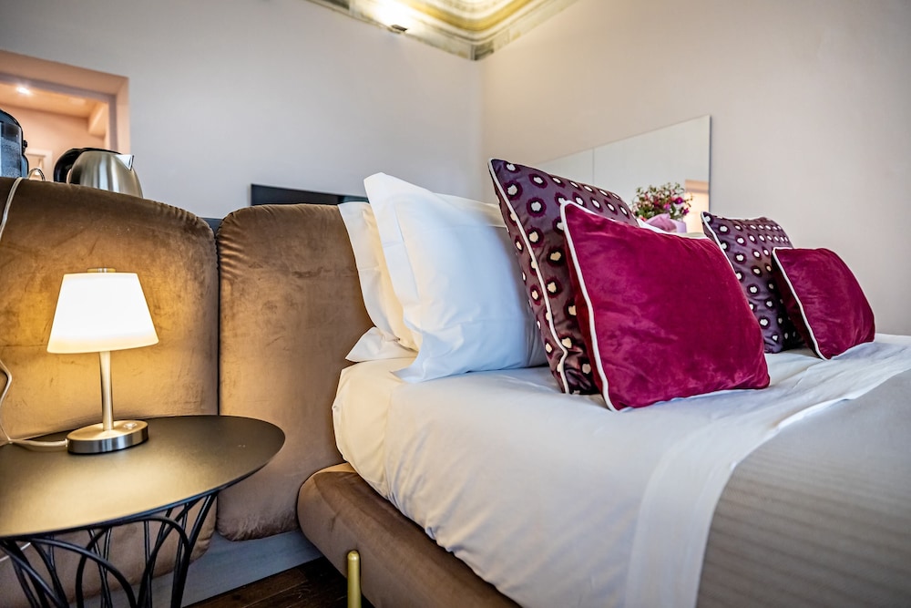Hotel La Scaletta Al Ponte Vecchio — Hotel rooms in Florence, Tuscany