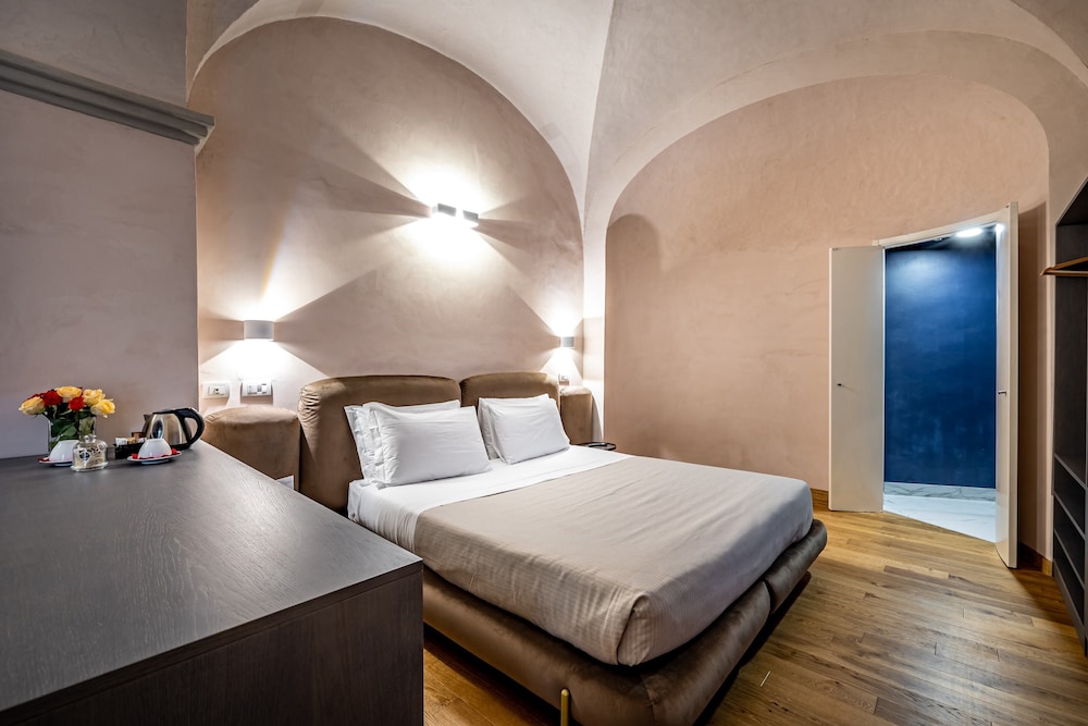 Hotel La Scaletta Al Ponte Vecchio — Hotel rooms in Florence, Tuscany