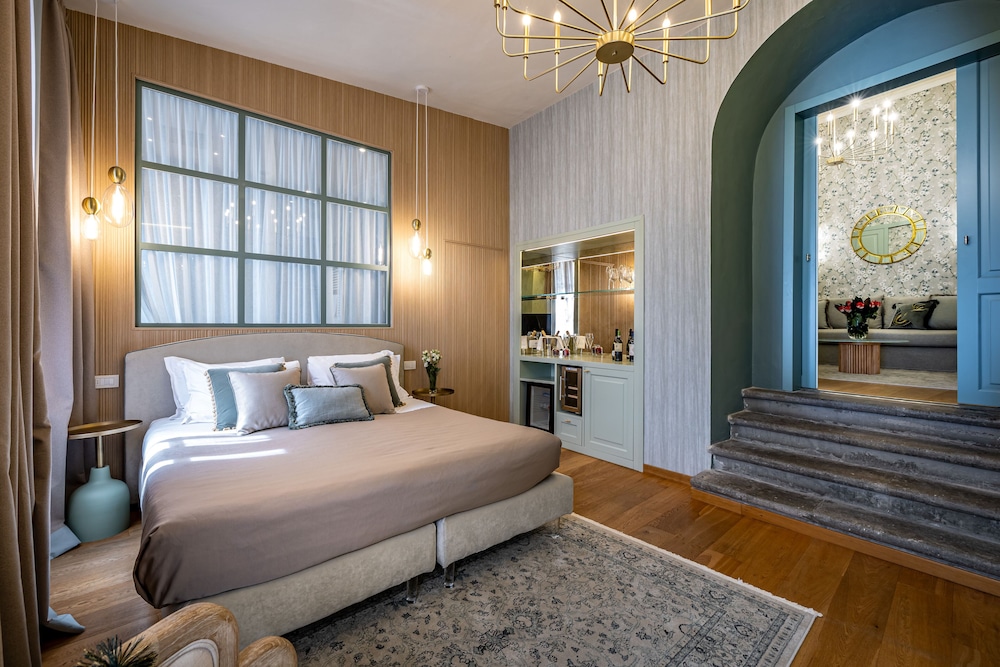 Hotel La Scaletta Al Ponte Vecchio — Hotel rooms in Florence, Tuscany