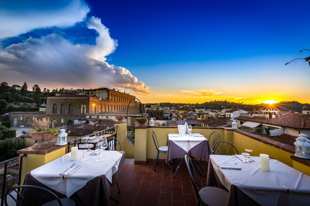 Hotel La Scaletta Al Ponte Vecchio — Restaurant & bars in Florence, Tuscany