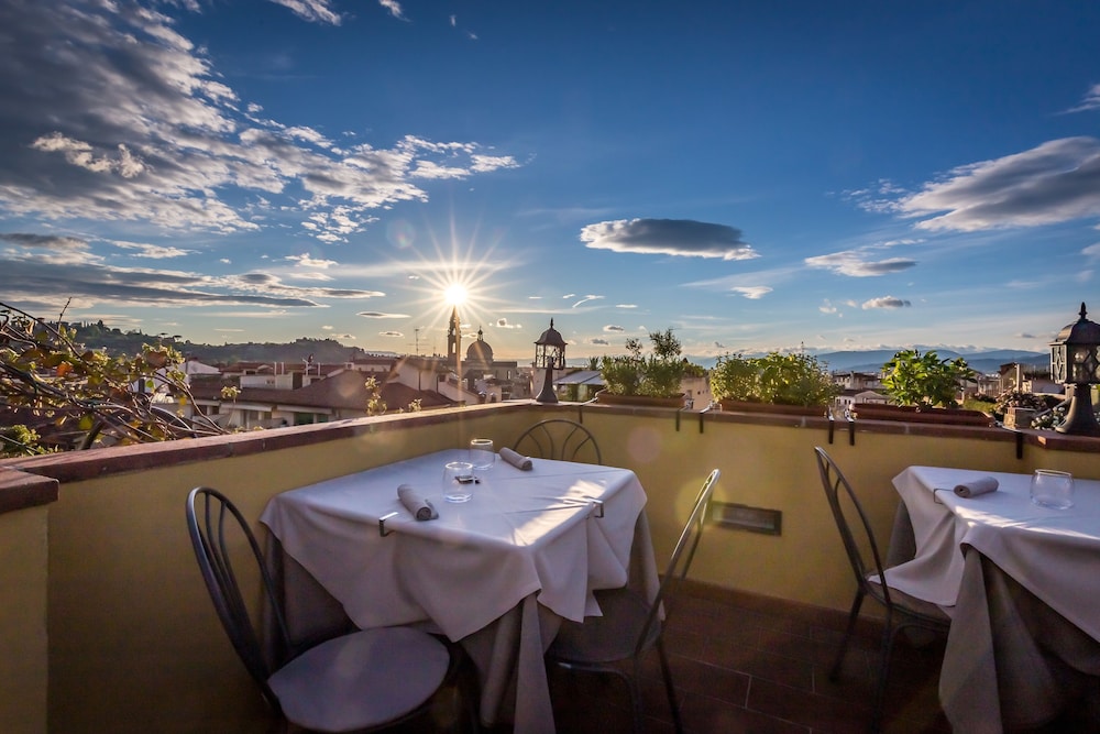 Hotel La Scaletta Al Ponte Vecchio — Restaurant & bars in Florence, Tuscany