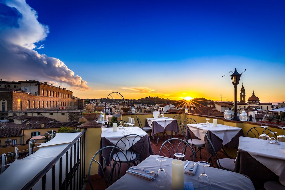 Hotel La Scaletta Al Ponte Vecchio — Restaurant & bars in Florence, Tuscany