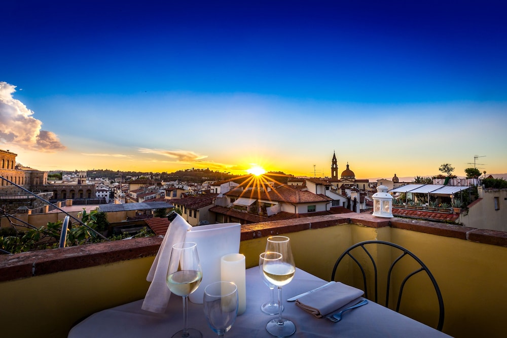Hotel La Scaletta Al Ponte Vecchio — Restaurant & bars in Florence, Tuscany