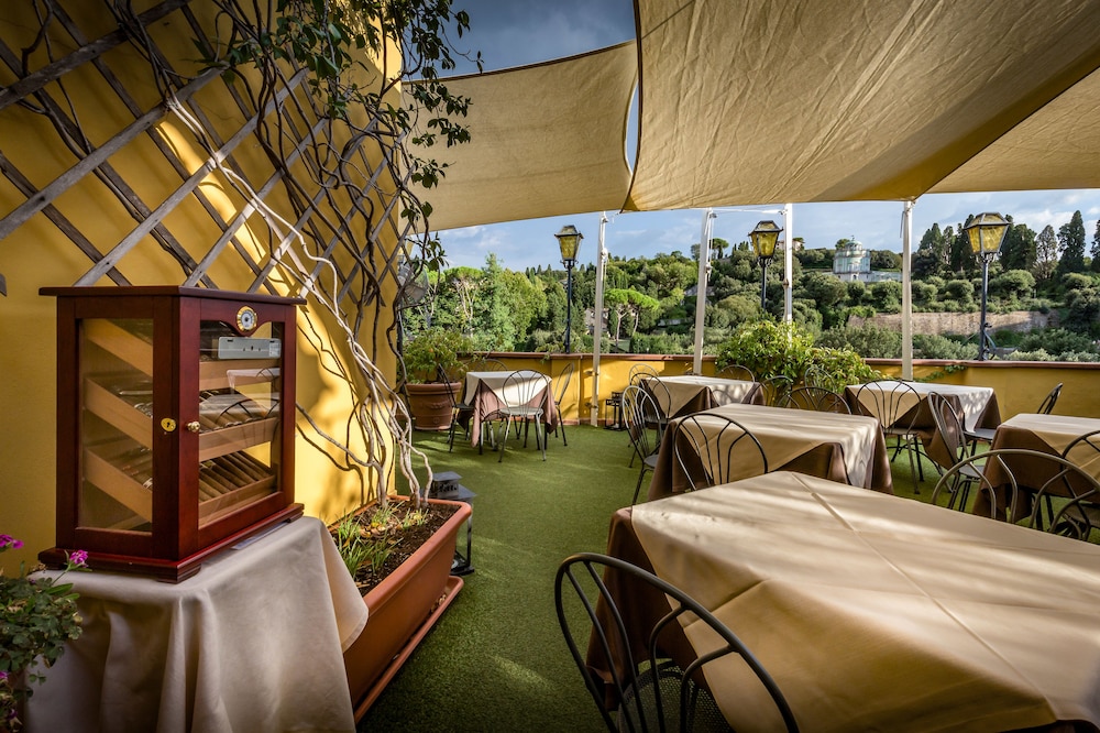 Hotel La Scaletta Al Ponte Vecchio — Restaurant & bars in Florence, Tuscany