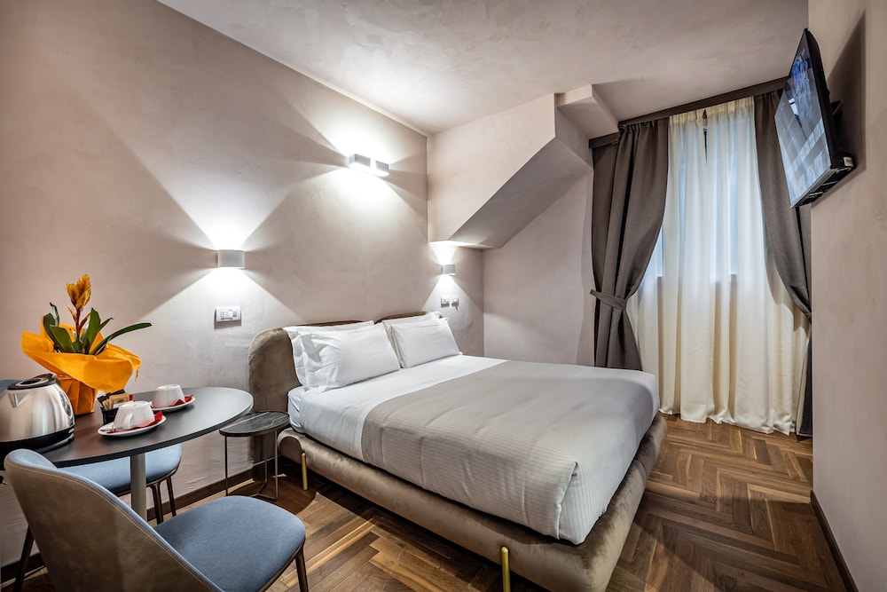 Hotel La Scaletta Al Ponte Vecchio — Hotel rooms in Florence, Tuscany