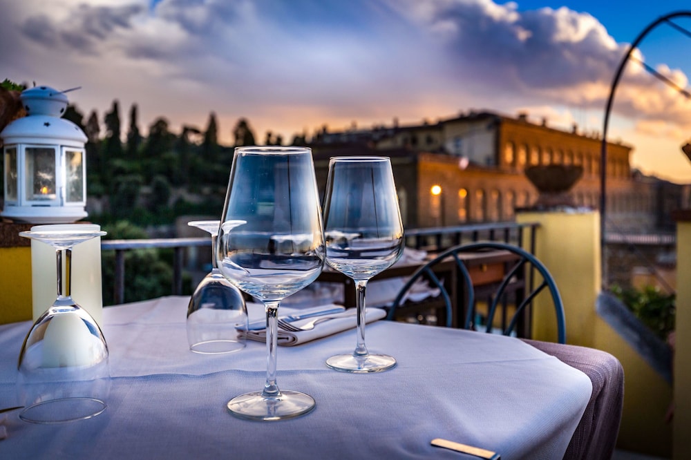 Hotel La Scaletta Al Ponte Vecchio — Restaurant & bars in Florence, Tuscany