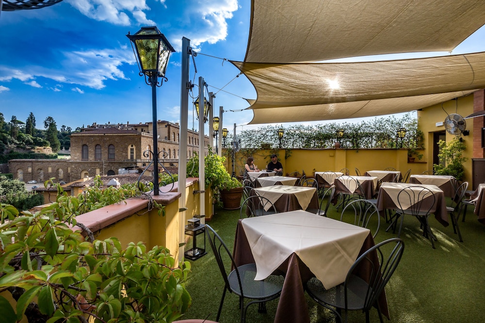 Hotel La Scaletta Al Ponte Vecchio — Restaurant & bars in Florence, Tuscany