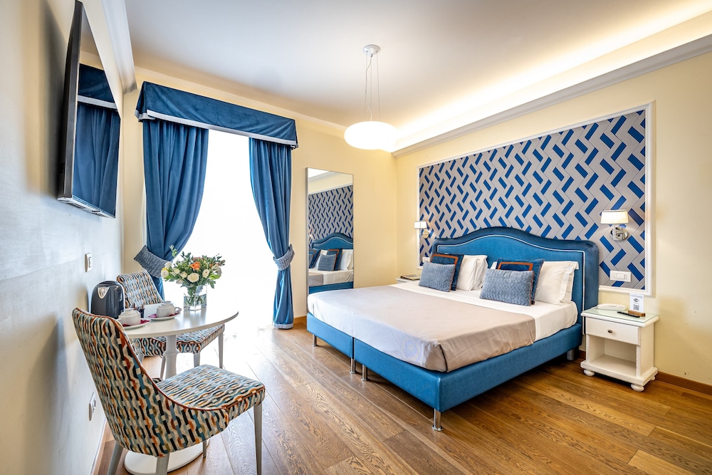 Hotel La Scaletta Al Ponte Vecchio — Hotel rooms in Florence, Tuscany