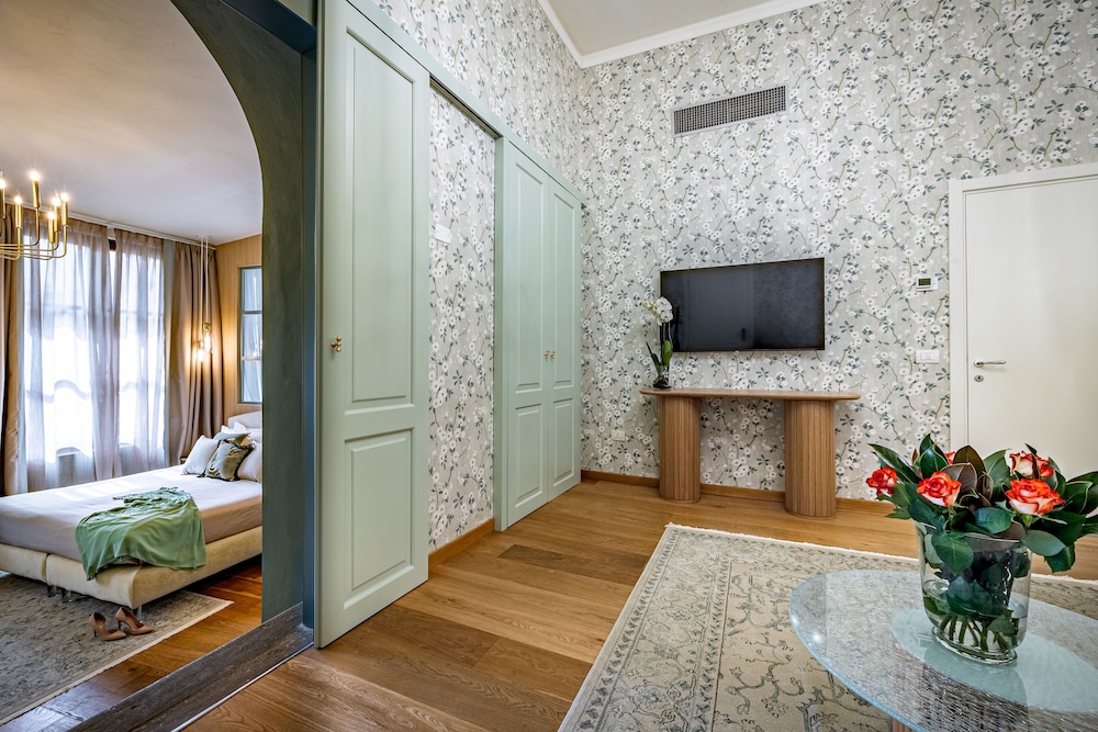 Hotel La Scaletta Al Ponte Vecchio — Hotel rooms in Florence, Tuscany