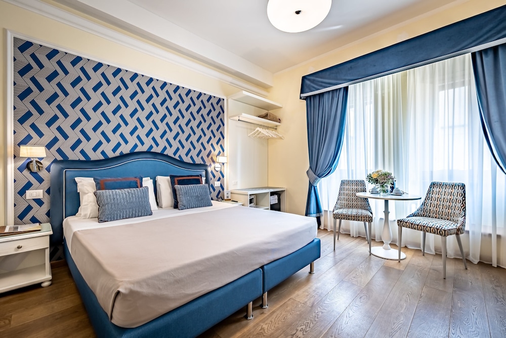 Hotel La Scaletta Al Ponte Vecchio — Hotel rooms in Florence, Tuscany