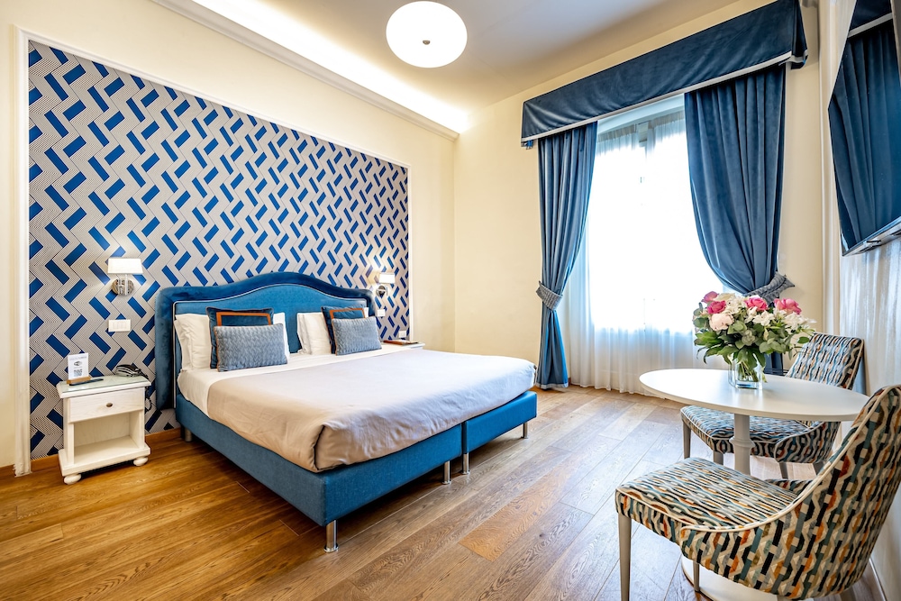 Hotel La Scaletta Al Ponte Vecchio — Hotel rooms in Florence, Tuscany