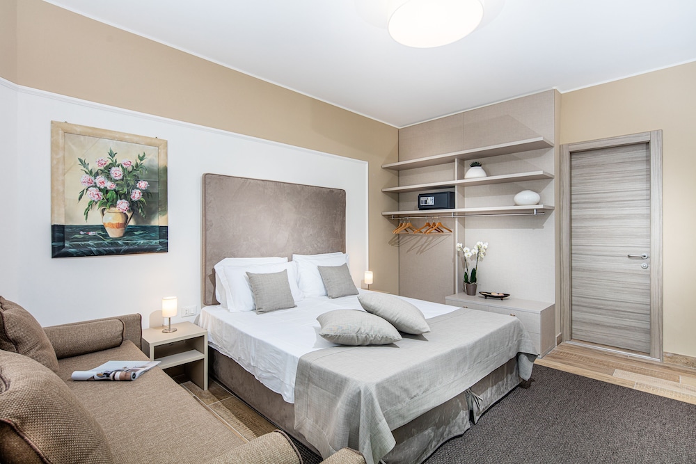 Hotel Capitol — Hotel rooms in Jesolo, Veneto