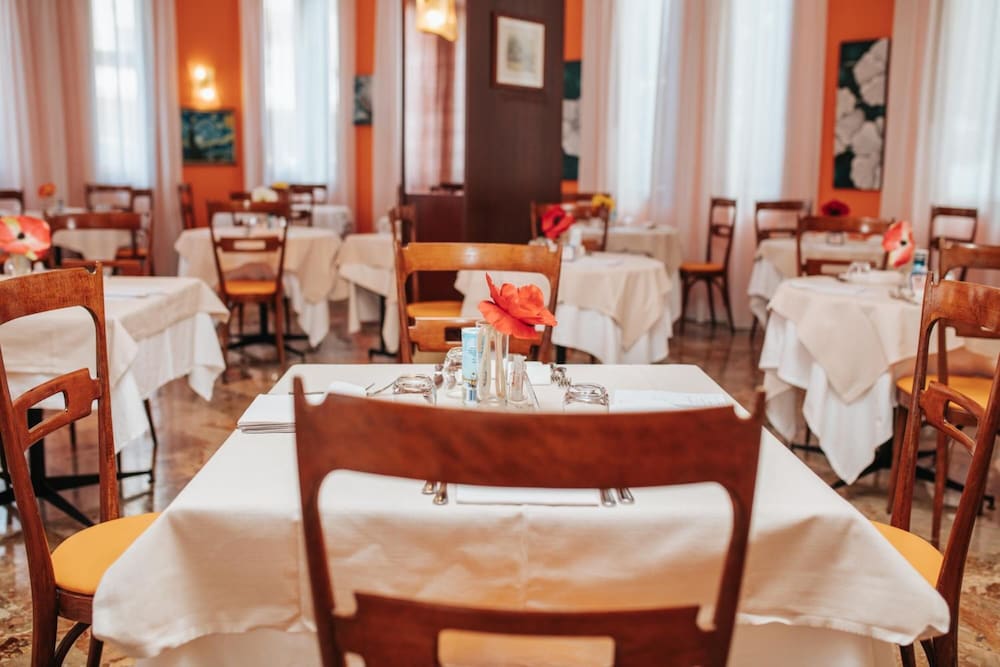 Hotel Capitol — Restaurant & bars in Jesolo, Veneto
