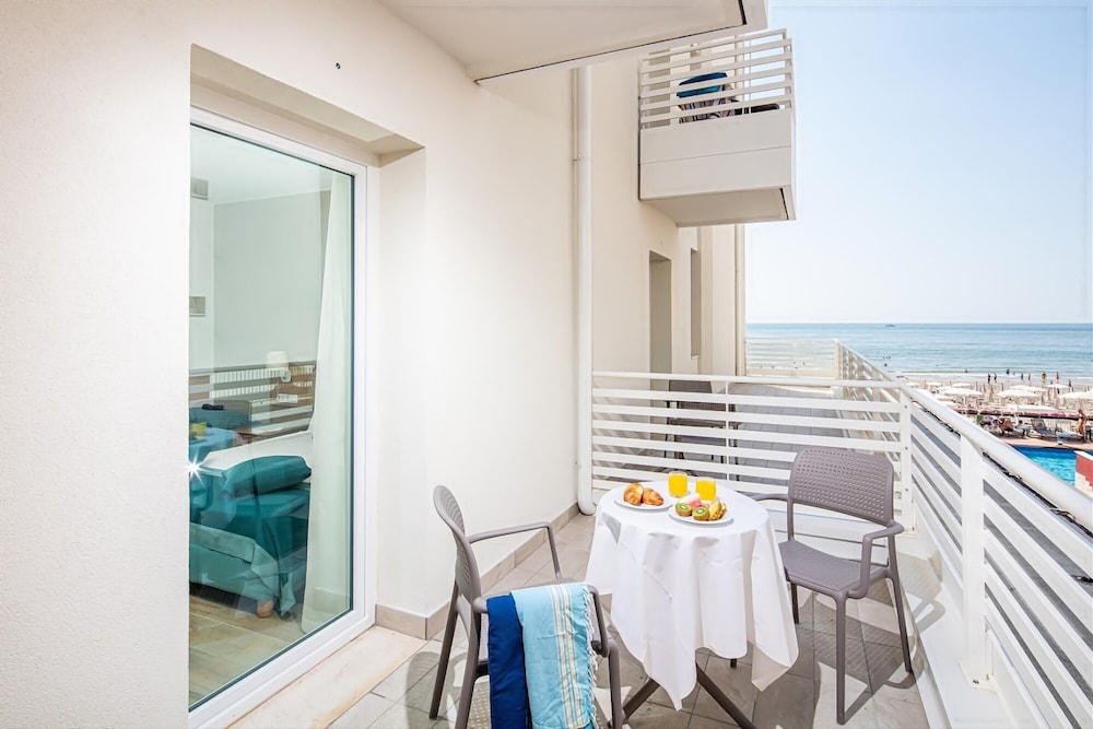 Hotel Capitol — Hotel rooms in Jesolo, Veneto